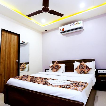 Hotel Blue Leaf Rajkot Bagian luar foto