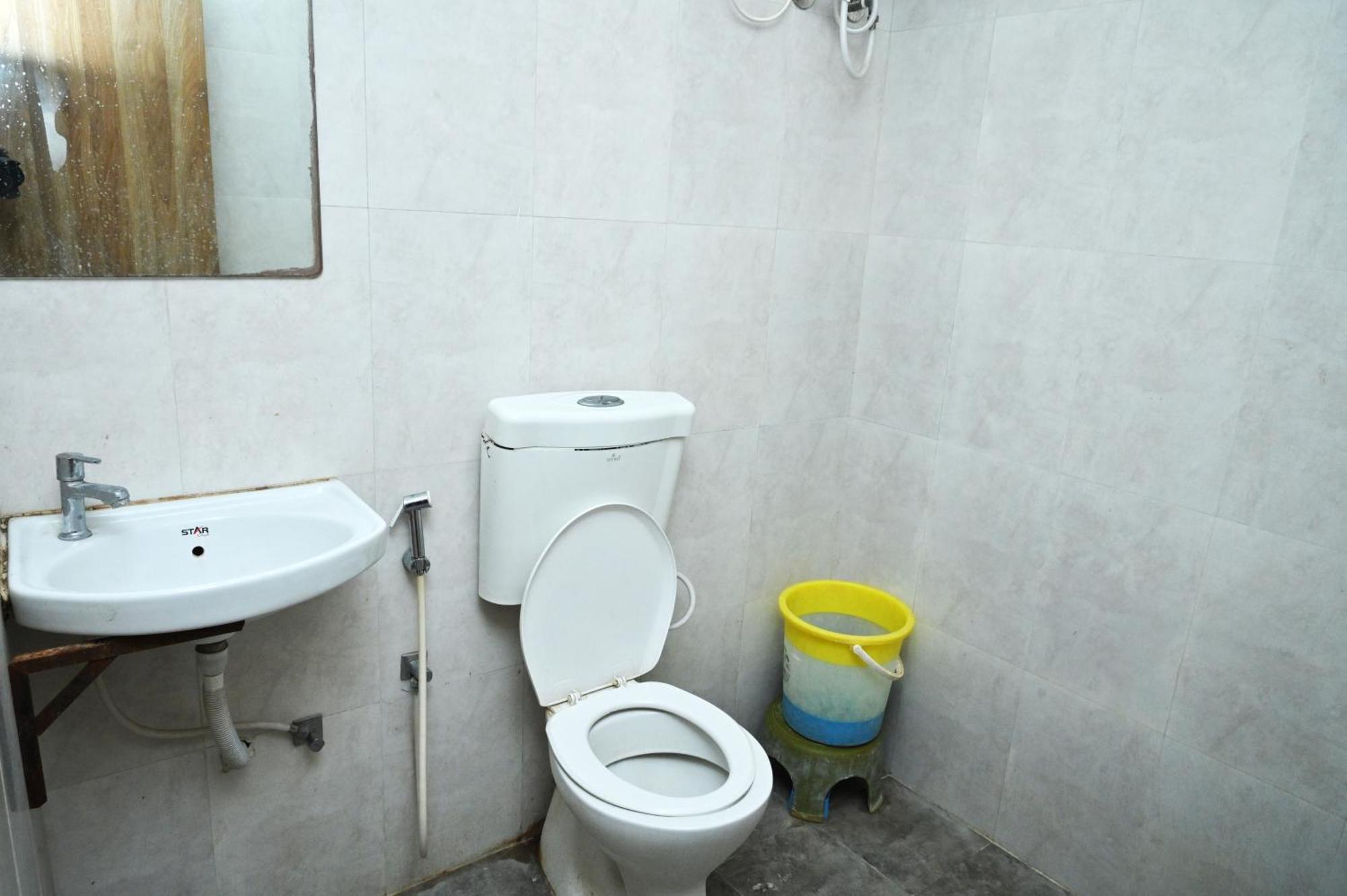 Hotel Blue Leaf Rajkot Bagian luar foto