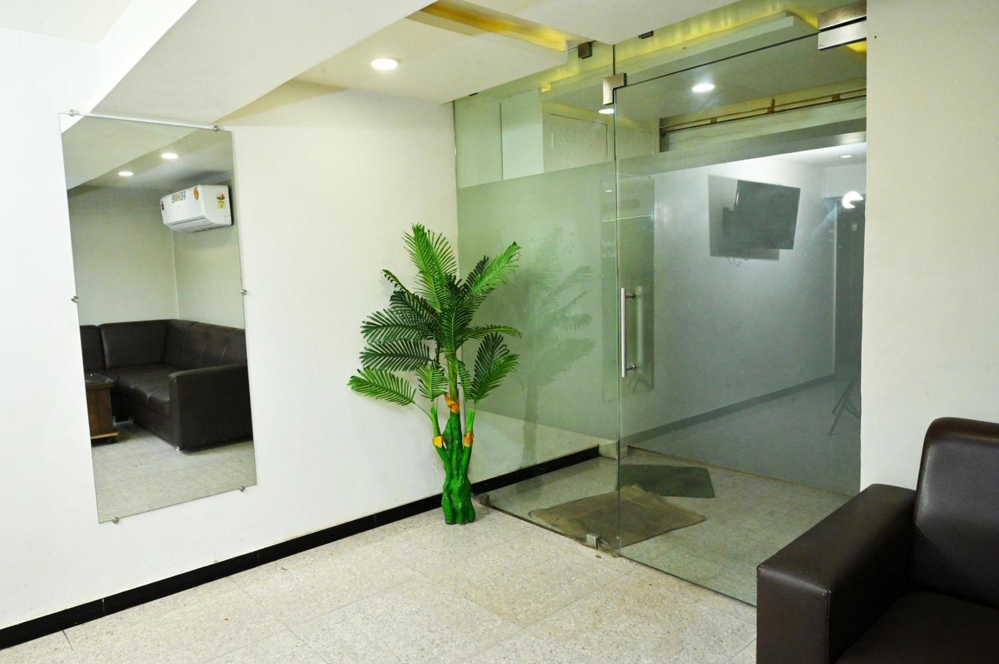 Hotel Blue Leaf Rajkot Bagian luar foto