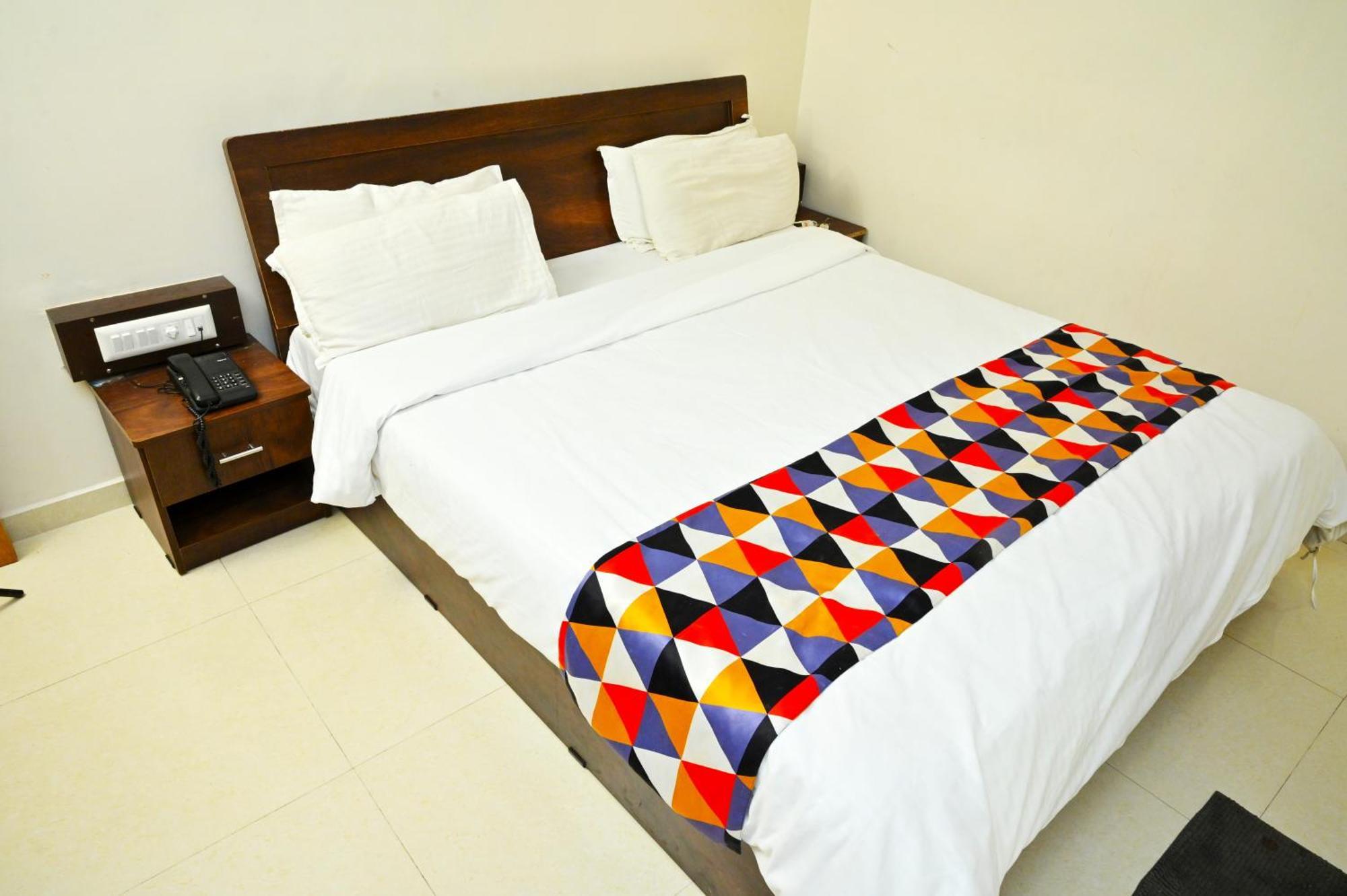 Hotel Blue Leaf Rajkot Bagian luar foto