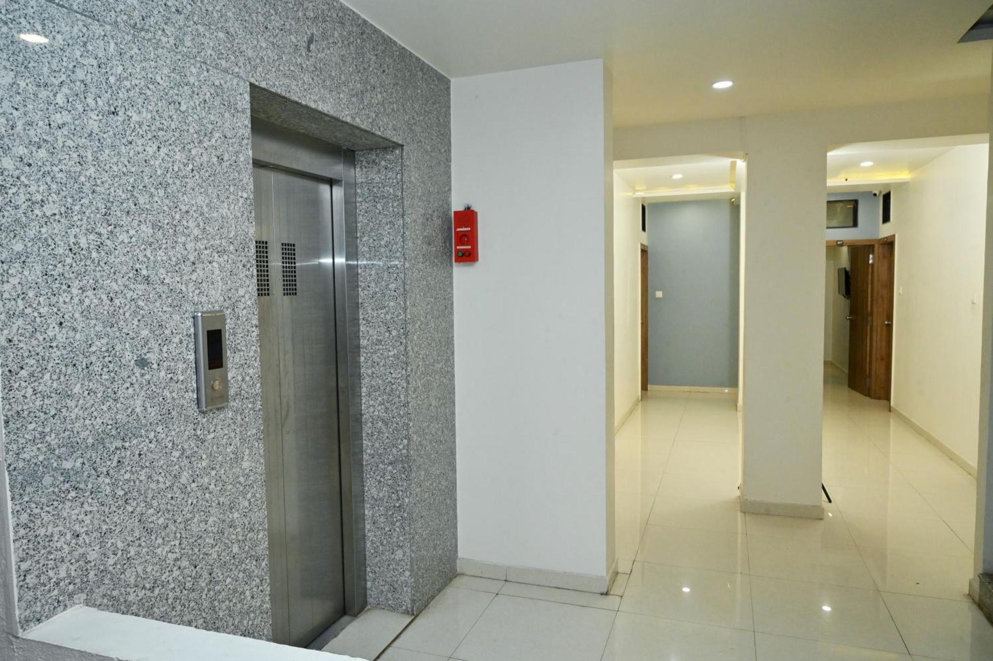 Hotel Blue Leaf Rajkot Bagian luar foto