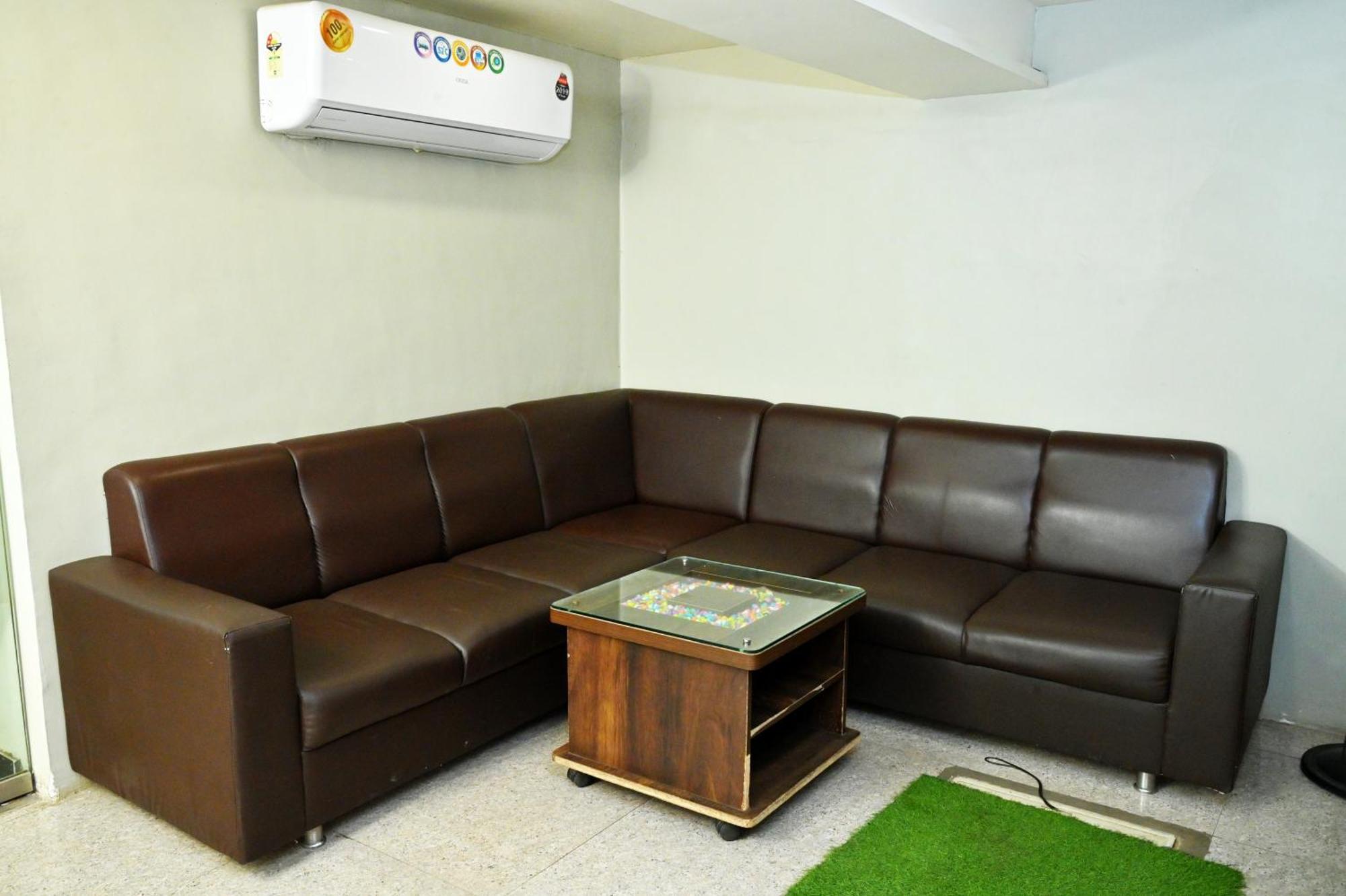 Hotel Blue Leaf Rajkot Bagian luar foto