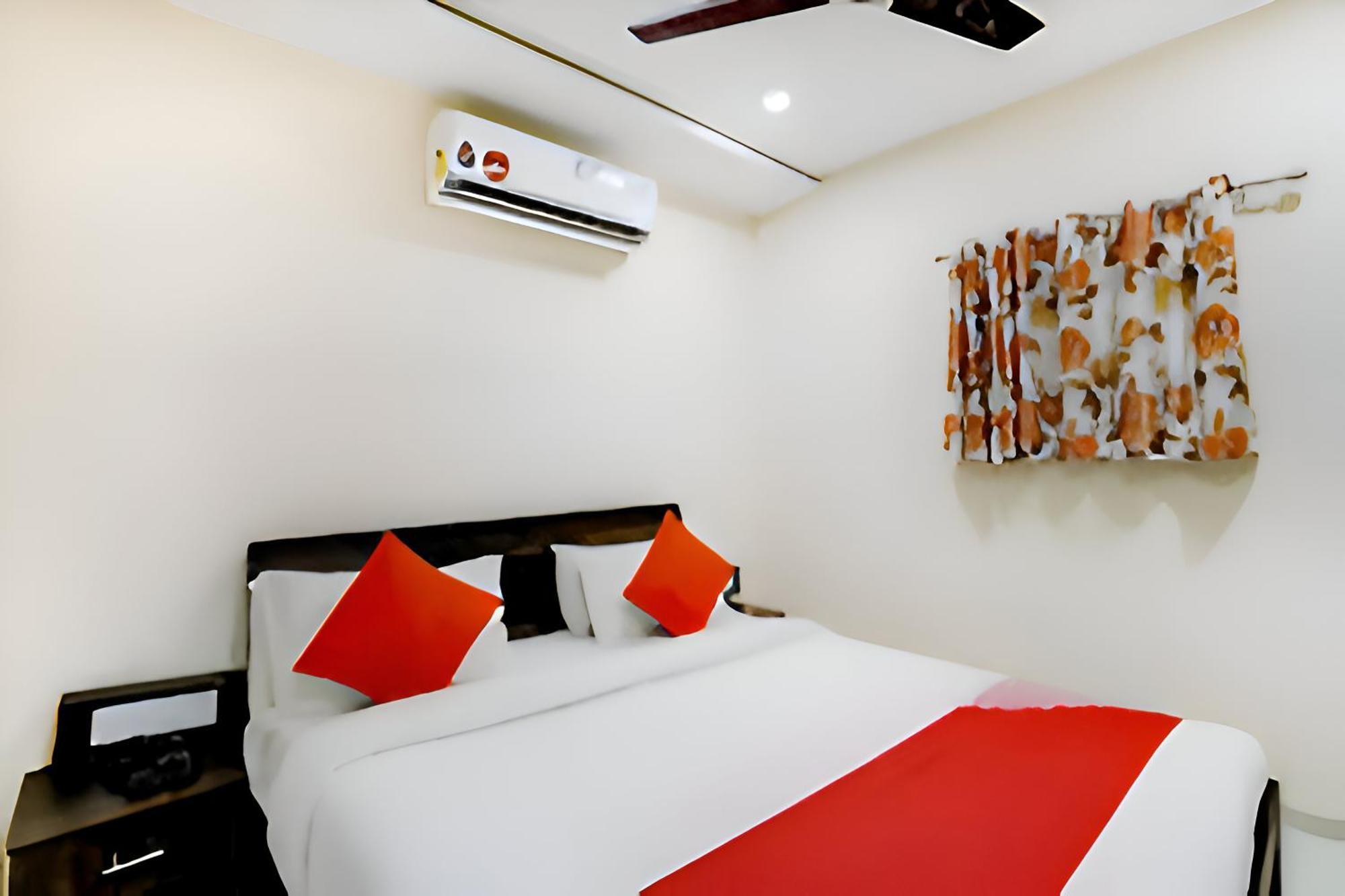 Hotel Blue Leaf Rajkot Bagian luar foto