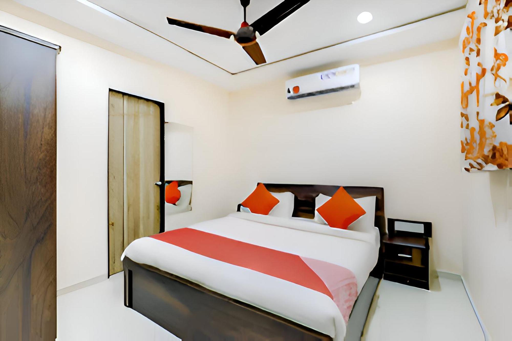 Hotel Blue Leaf Rajkot Bagian luar foto