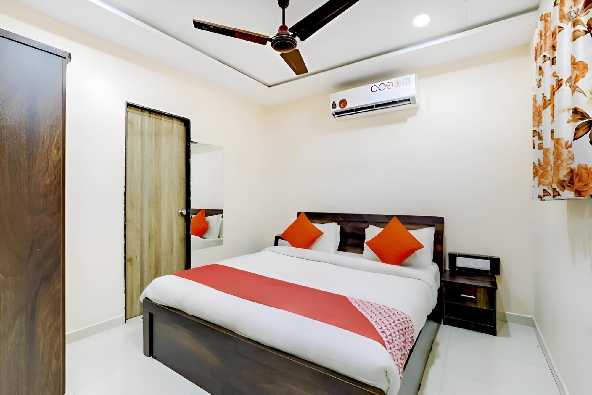 Hotel Blue Leaf Rajkot Bagian luar foto