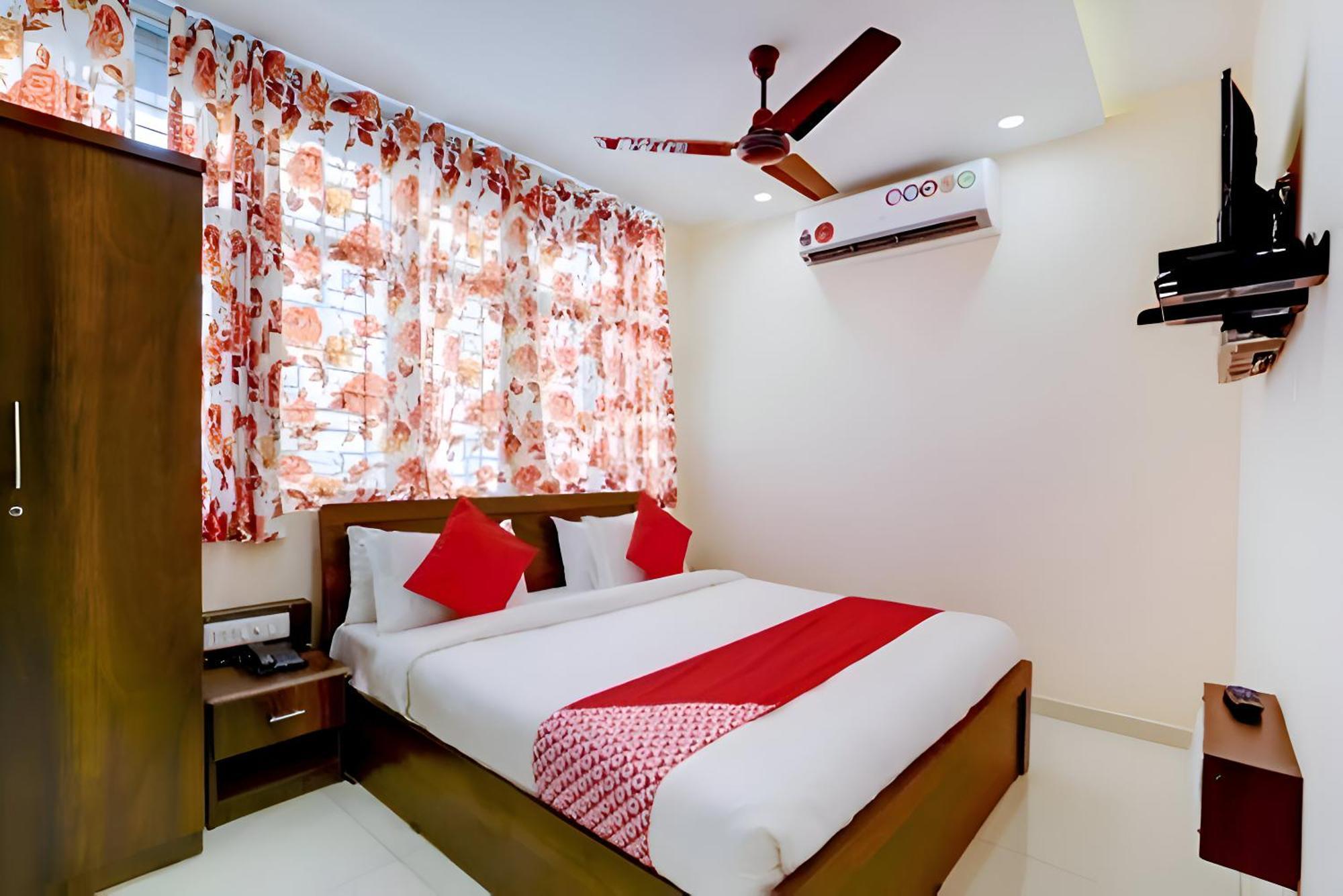 Hotel Blue Leaf Rajkot Bagian luar foto