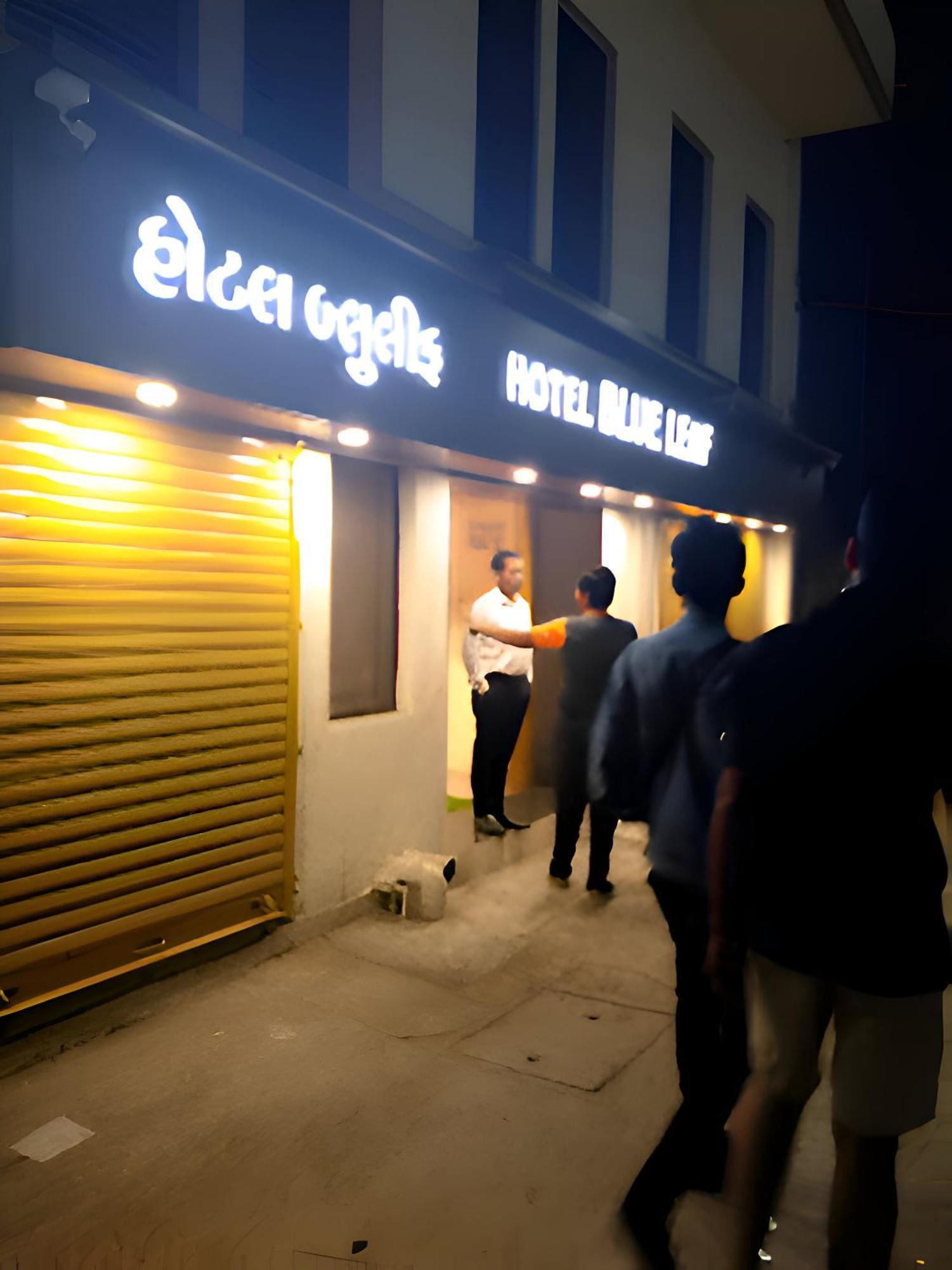 Hotel Blue Leaf Rajkot Bagian luar foto