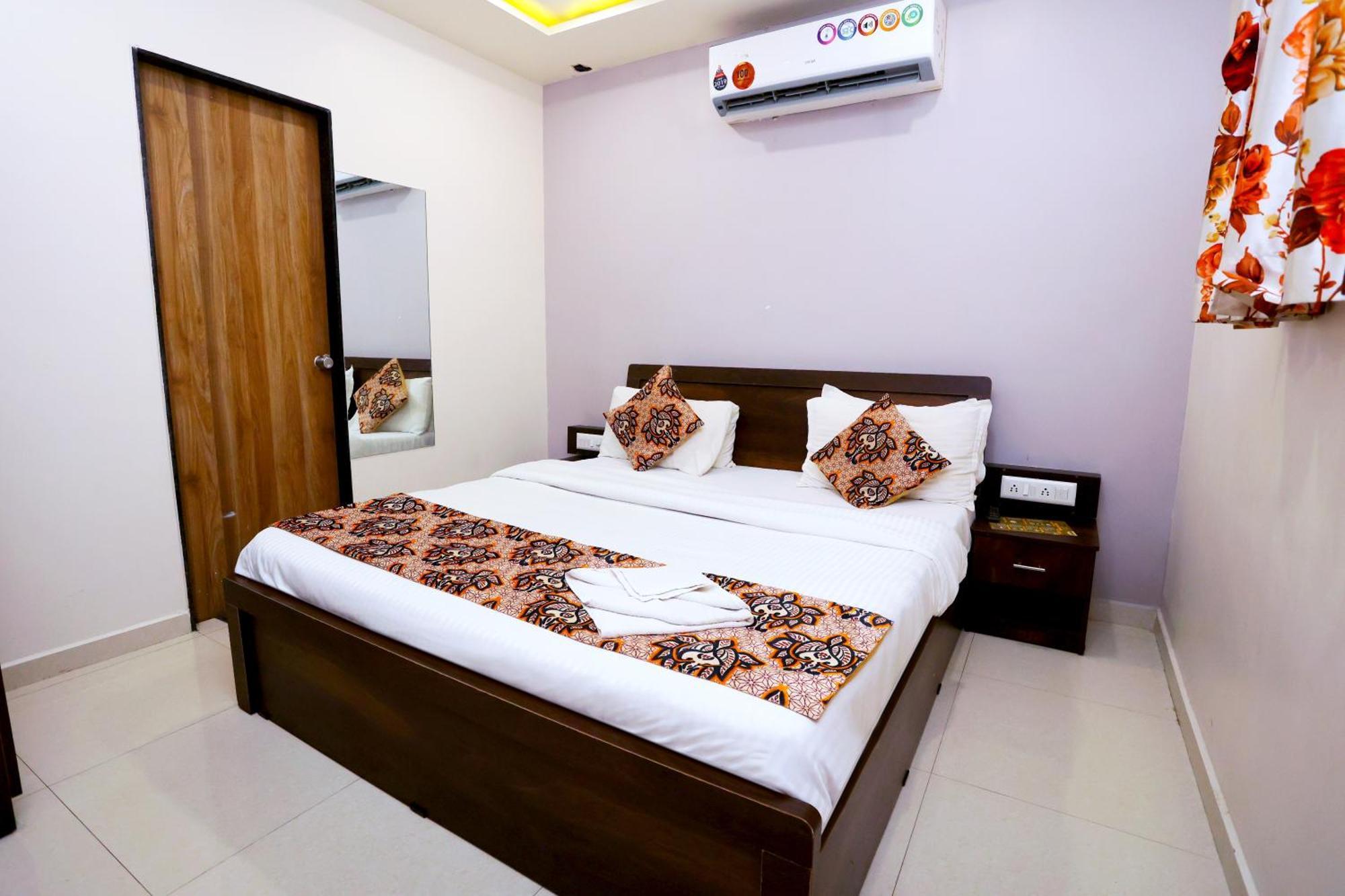 Hotel Blue Leaf Rajkot Bagian luar foto